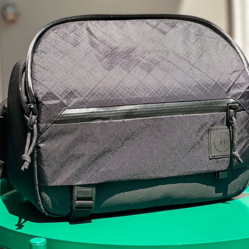 New Moment Rugged Camera Sling: 6L- Black with TAGS